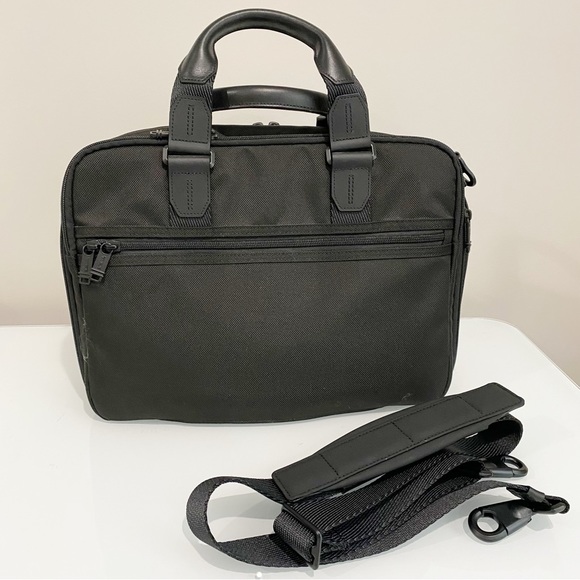 TUMI Bravo Albany Slim Computer Brief Black Shoulder Strap New With Tag - Picture 8 of 15
